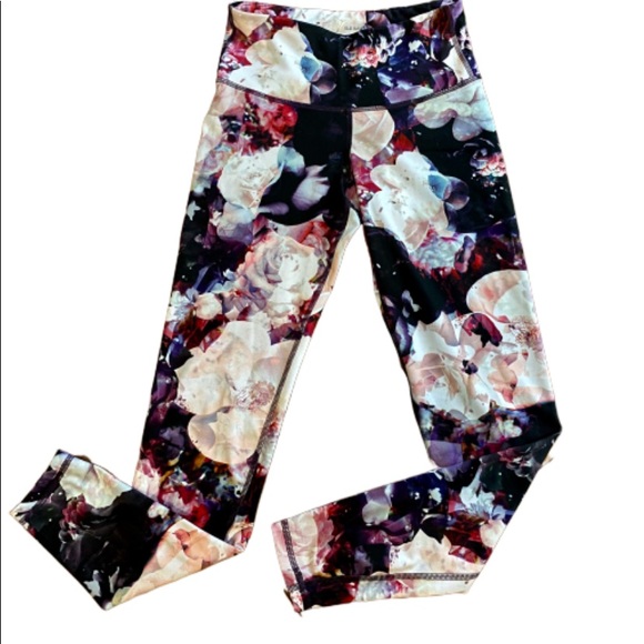 Old Navy Pants - OLD NAVY ACTIVE Go Dry Crop Leggings Size S